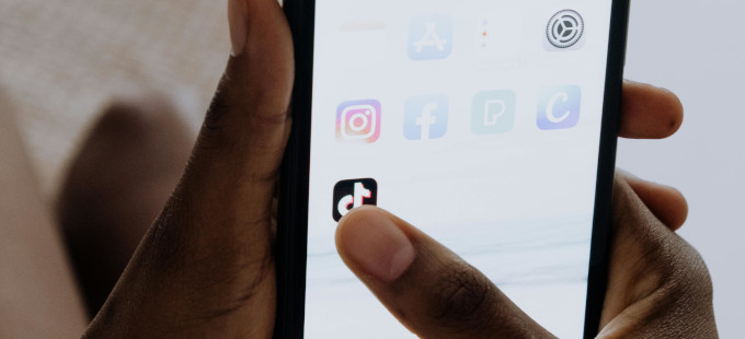 Titelbild: In sozialen Medien wird Moral zum Spektakel