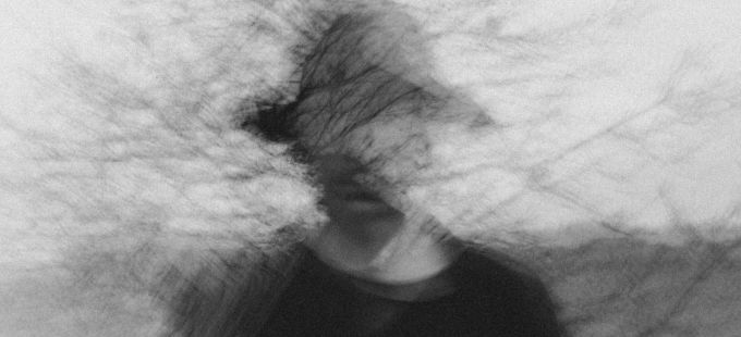 Titelbild: Familiengeheimnisse: "Geheimnisse sind manchmal wie explosive Waren"