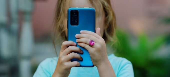 Titelbild: Social-Media-Verbot: Mehr Kindheit, weniger Smartphone