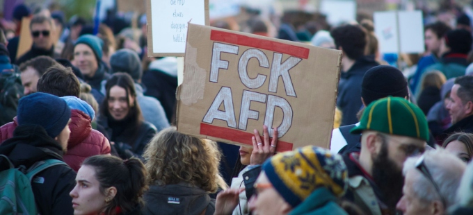 Titelbild: Demos gegen rechts: Schmerzgrenzen der Toleranz